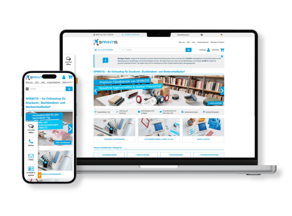 Mockup eines Handys welches leicht versetzt vor einem Laptop welcher die Webseite von Sprintis, ein Onlineshop für Druckerei-, Buchbinderei- und Werbemittelbedarf zeigt.